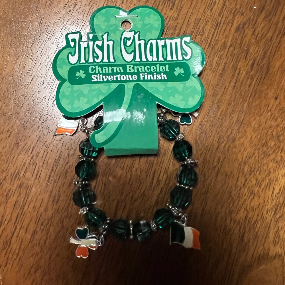 🤩 $5 SALE! 🤩 NWT Irish Charms charm bracelet ☘️